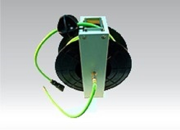 Automatic air hose reel